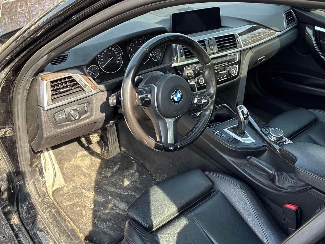 BMW 330 i xDrive/ШИБИДАХ/ПОДГРЕВИ/ЛИЦЕНЗИРАН ПРОДАВАЧ, снимка 7 - Автомобили и джипове - 54152939