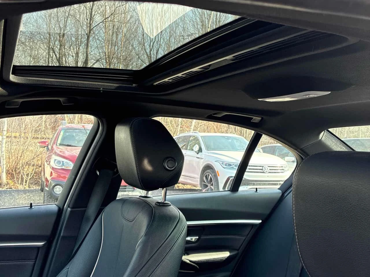 BMW 330 i xDrive/ШИБИДАХ/ПОДГРЕВИ/ЛИЦЕНЗИРАН ПРОДАВАЧ, снимка 12 - Автомобили и джипове - 54152939