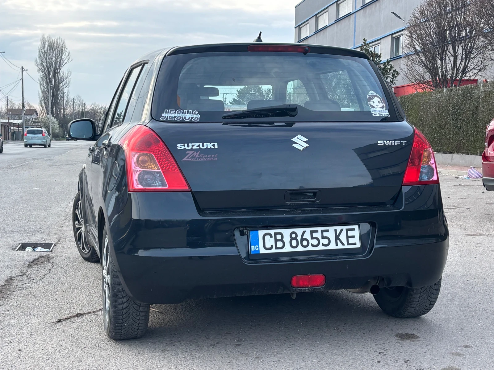 Suzuki Swift 1.3i, снимка 2 - Автомобили и джипове - 54346156