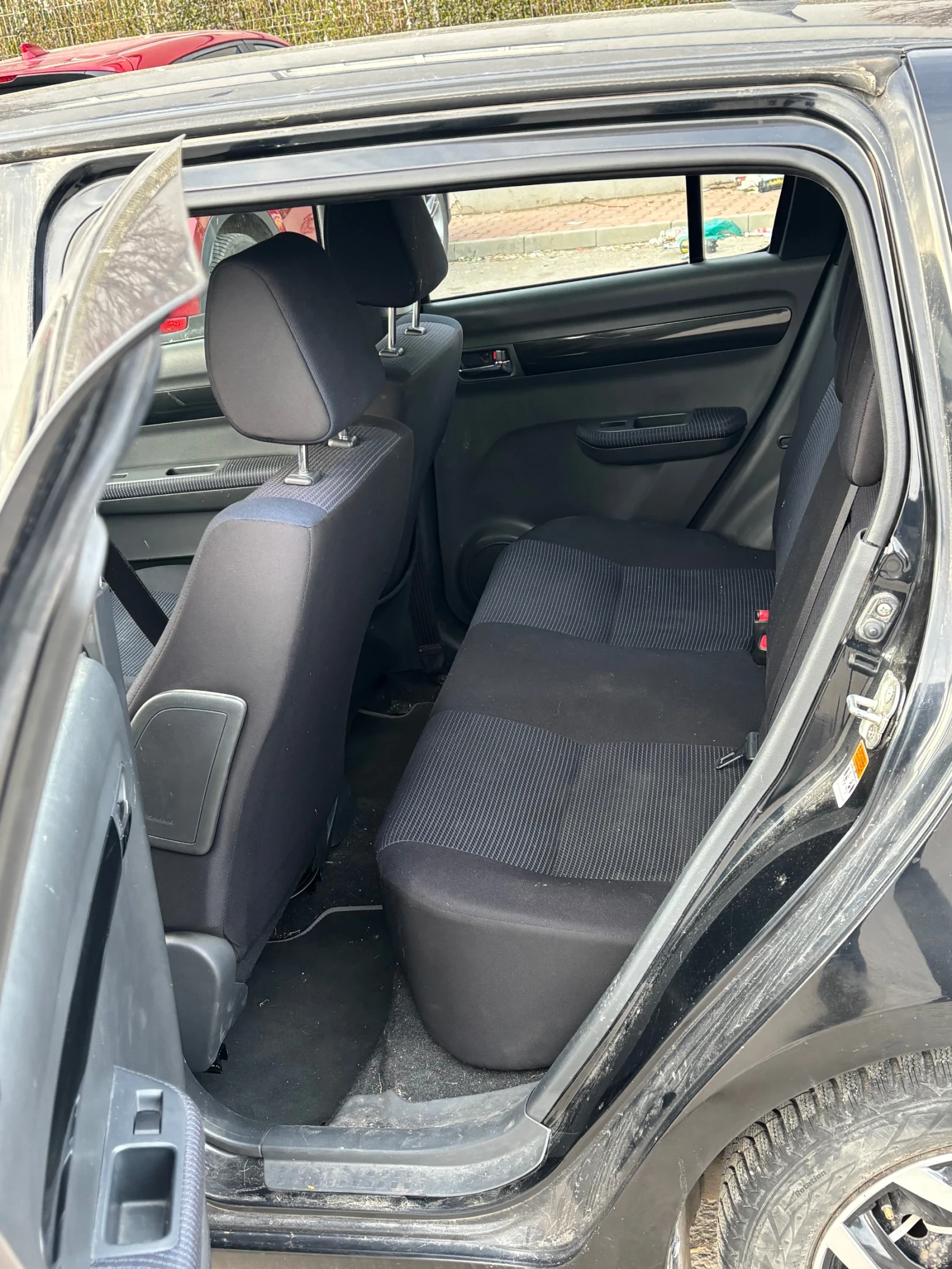 Suzuki Swift 1.3i, снимка 7 - Автомобили и джипове - 54346156