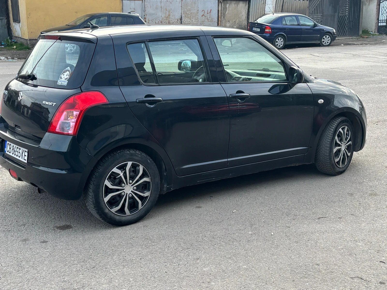 Suzuki Swift 1.3i, снимка 3 - Автомобили и джипове - 54346156