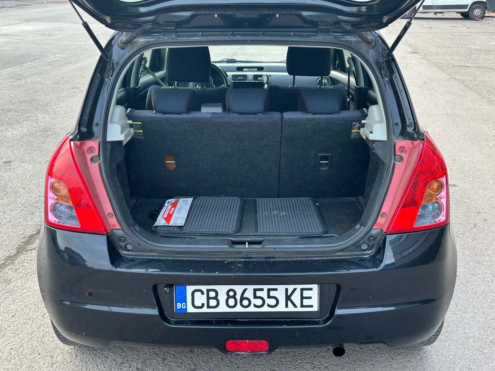 Suzuki Swift 1.3i, снимка 4 - Автомобили и джипове - 54346156