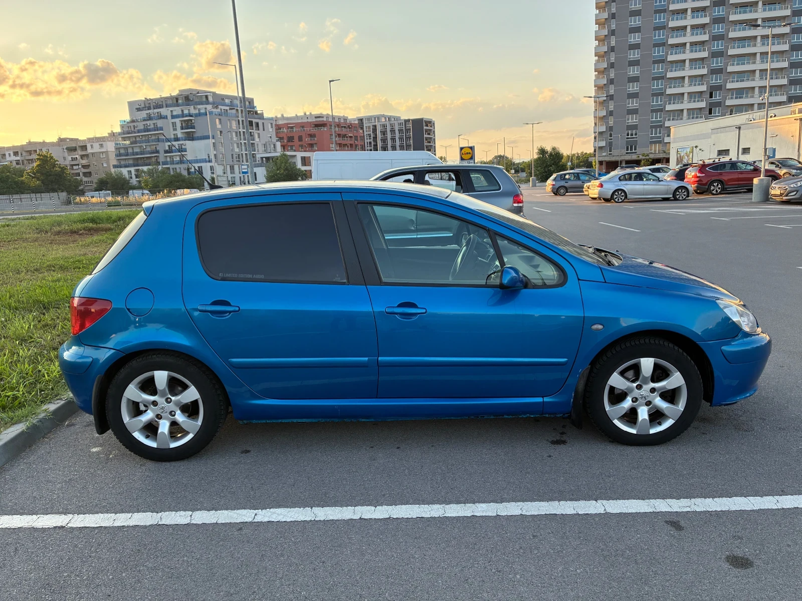 Peugeot 307 2.0hdi 90hp 4ВРАТИ РЕГИСТРИРАН ОБСЛУЖЕН КЛИМАТРОНИ, снимка 5 - Автомобили и джипове - 54811867