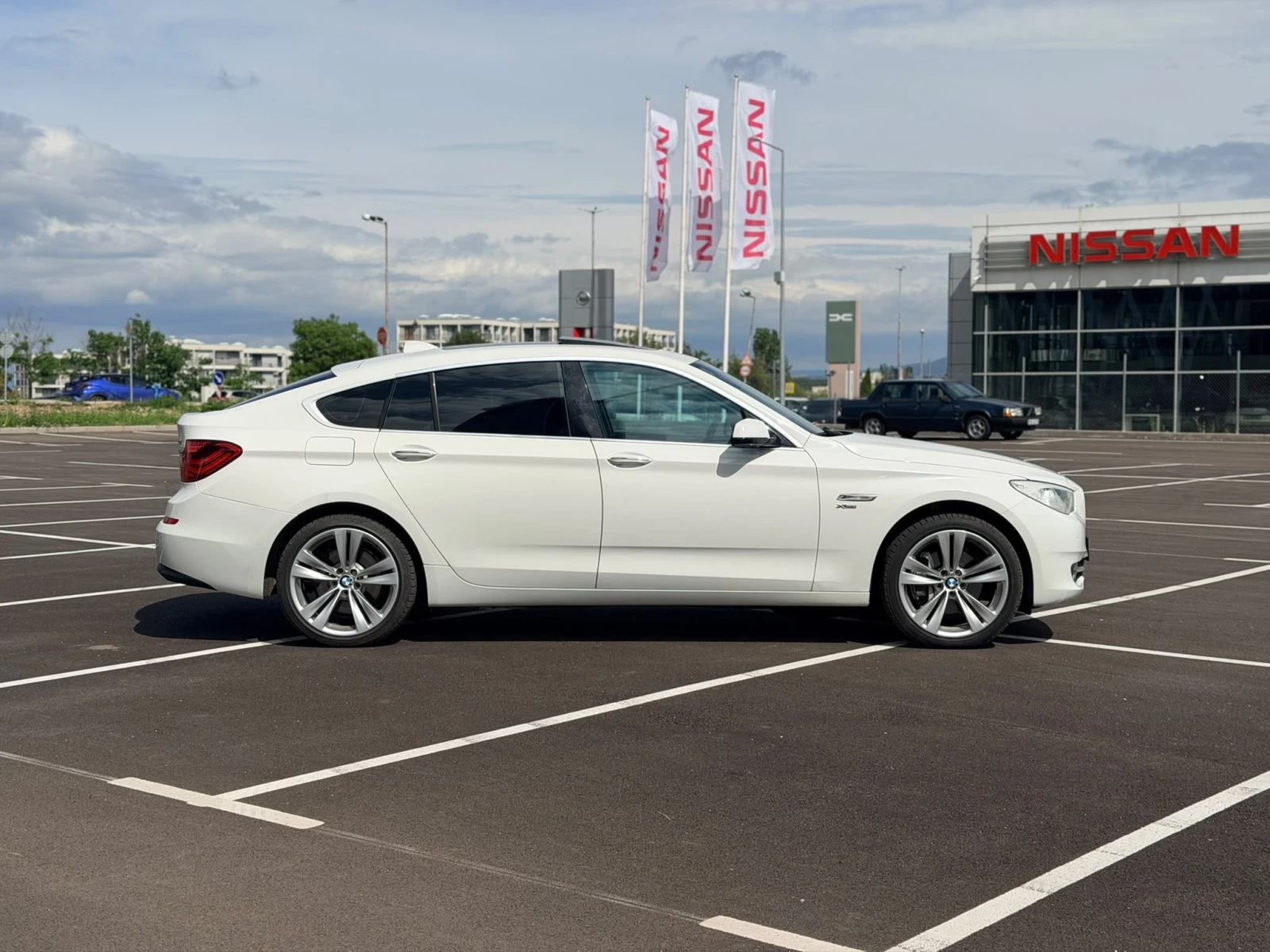 BMW 530 3.0D Лизинг през Уникредит по 215 евро, снимка 3 - Автомобили и джипове - 54898161