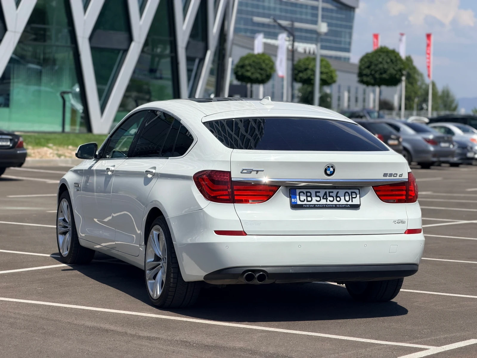 BMW 530 3.0XDrive.обслужена, Лизинг първа вноска 3000 евро, снимка 8 - Автомобили и джипове - 54898161