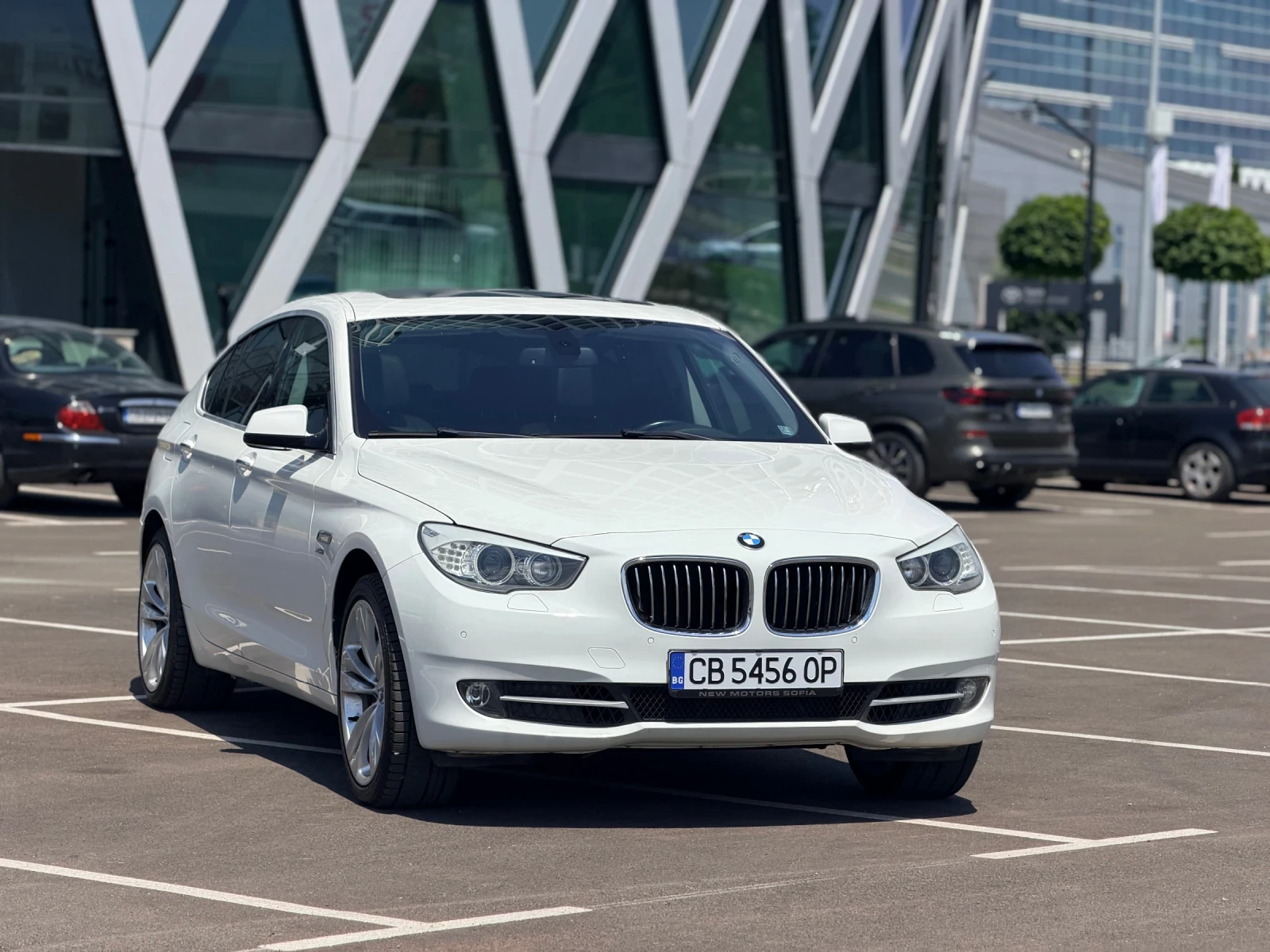 BMW 530 3.0XDrive.обслужена, Лизинг първа вноска 3000 евро, снимка 3 - Автомобили и джипове - 54898161