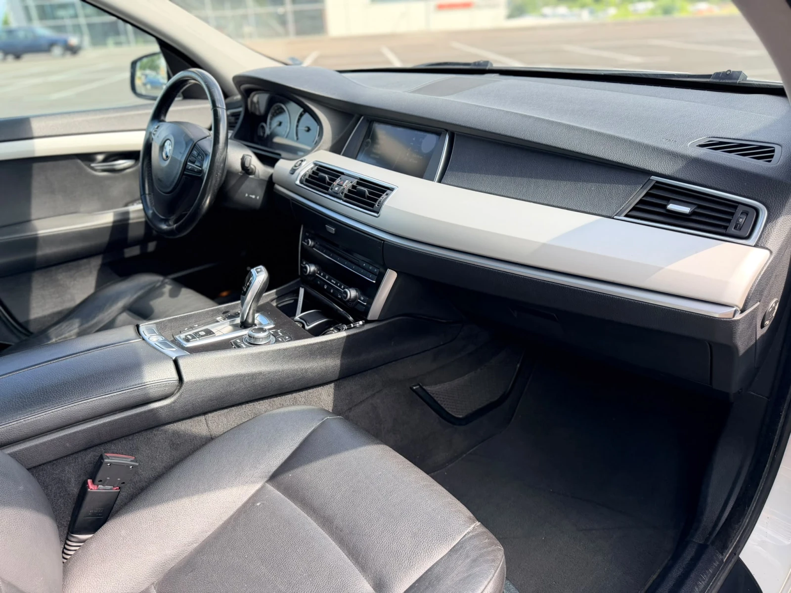 BMW 530 3.0D Лизинг през Уникредит по 215 евро, снимка 10 - Автомобили и джипове - 54898161