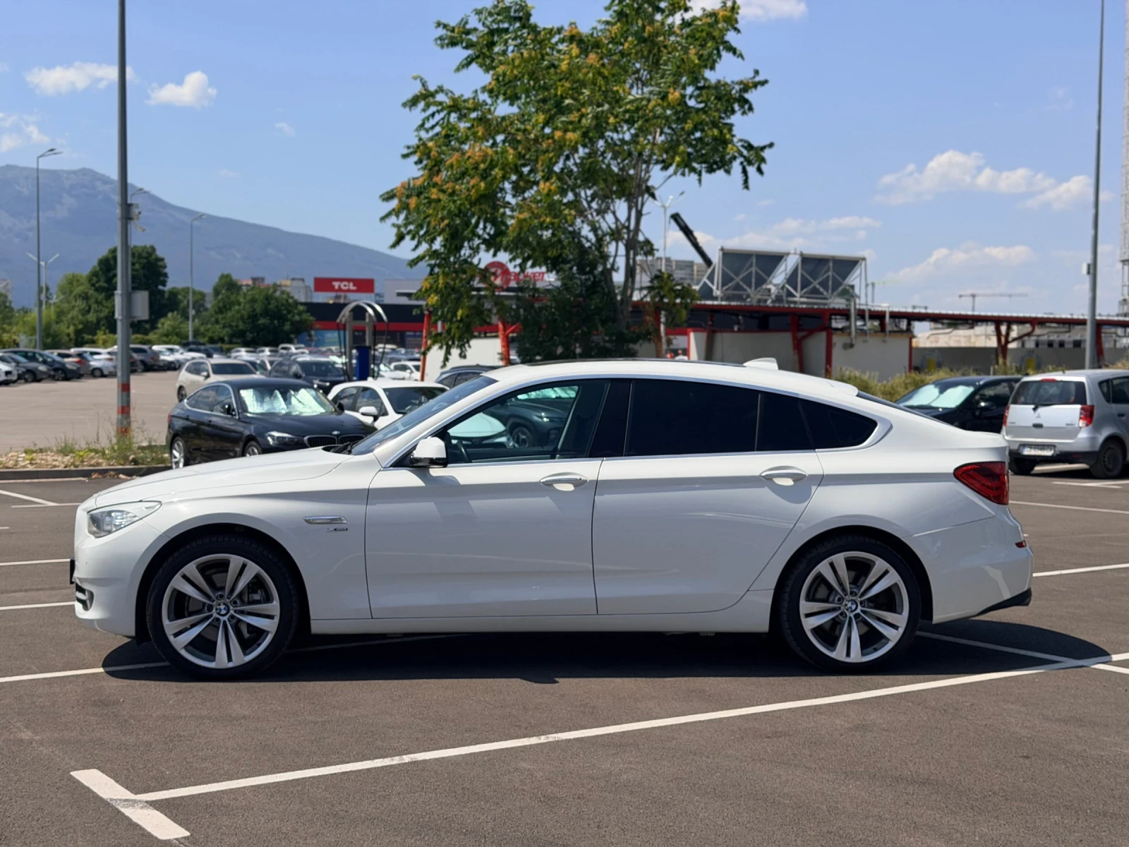 BMW 530 3.0XDrive.обслужена, Лизинг първа вноска 3000 евро, снимка 5 - Автомобили и джипове - 54898161