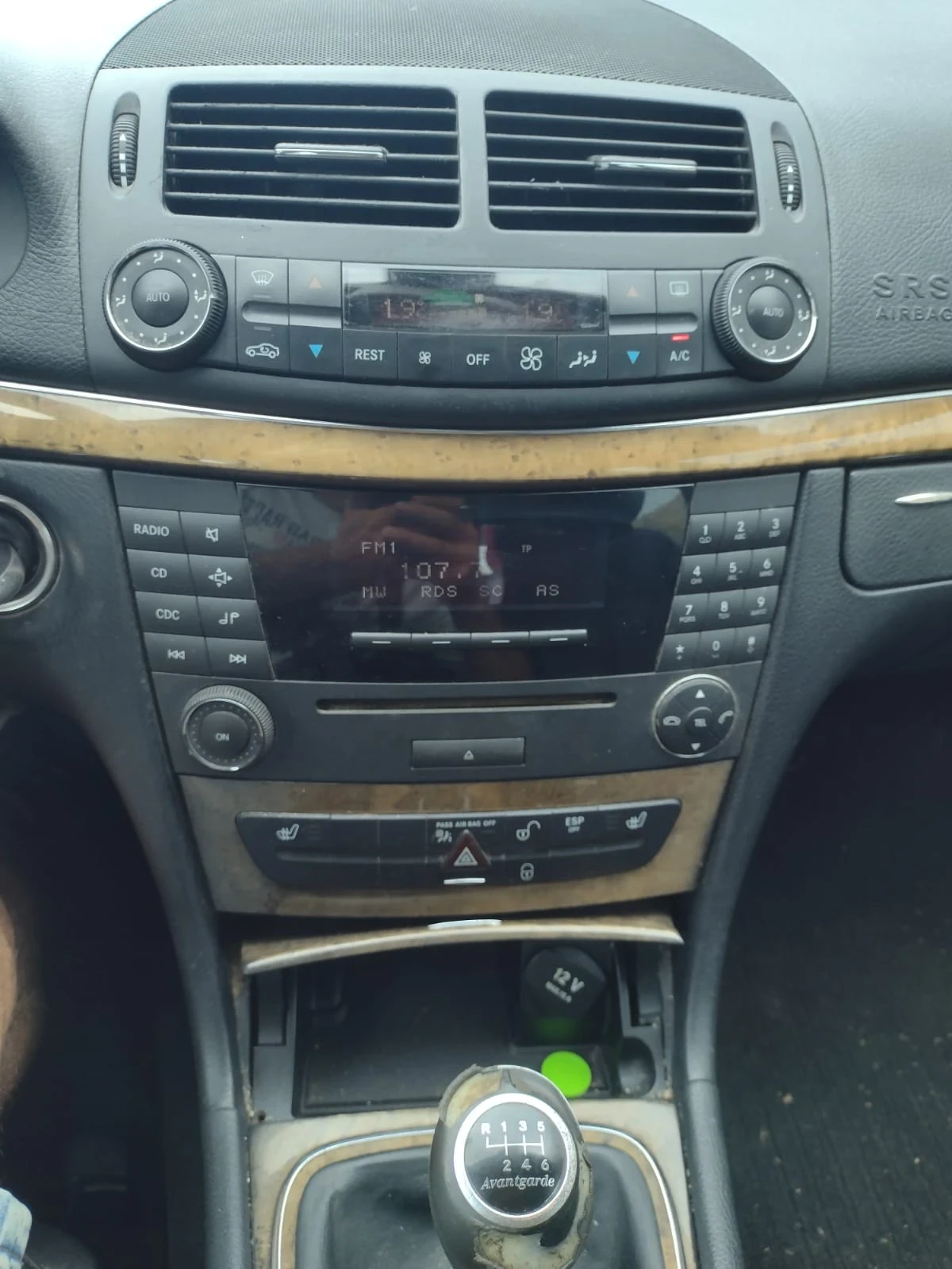 Mercedes-Benz E 220, снимка 11 - Автомобили и джипове - 55315455