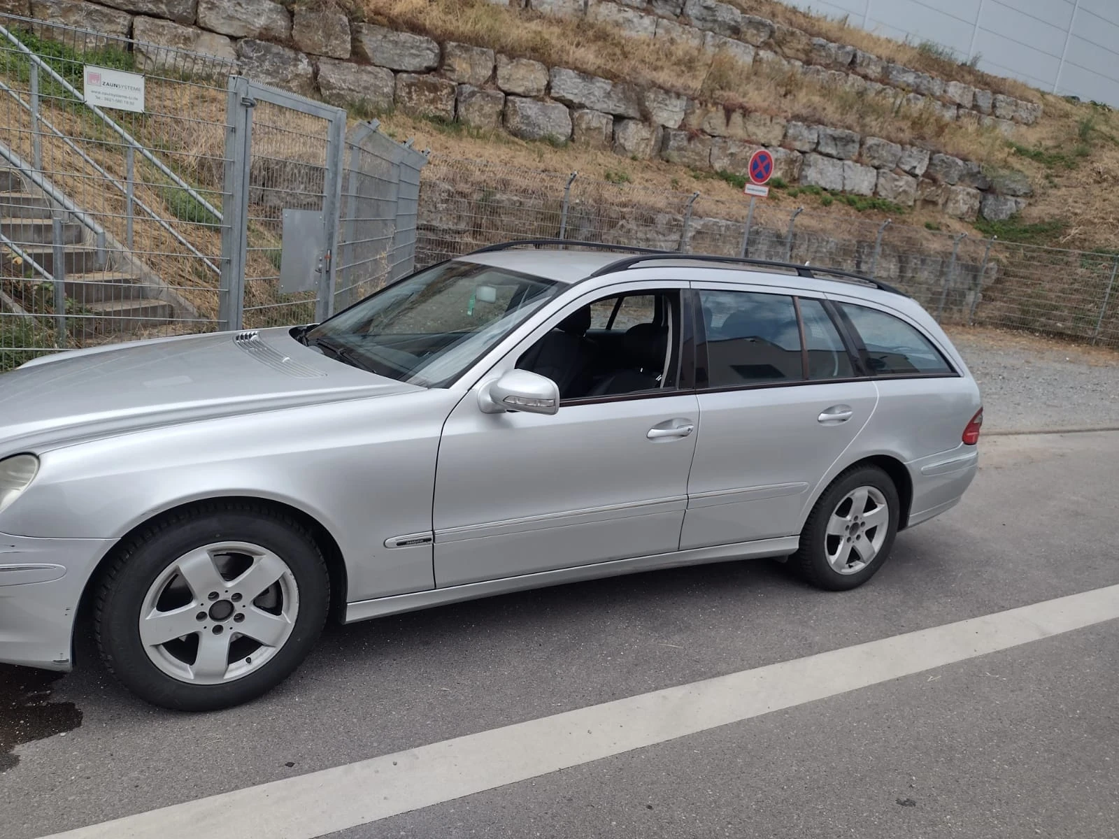 Mercedes-Benz E 220, снимка 3 - Автомобили и джипове - 55315455