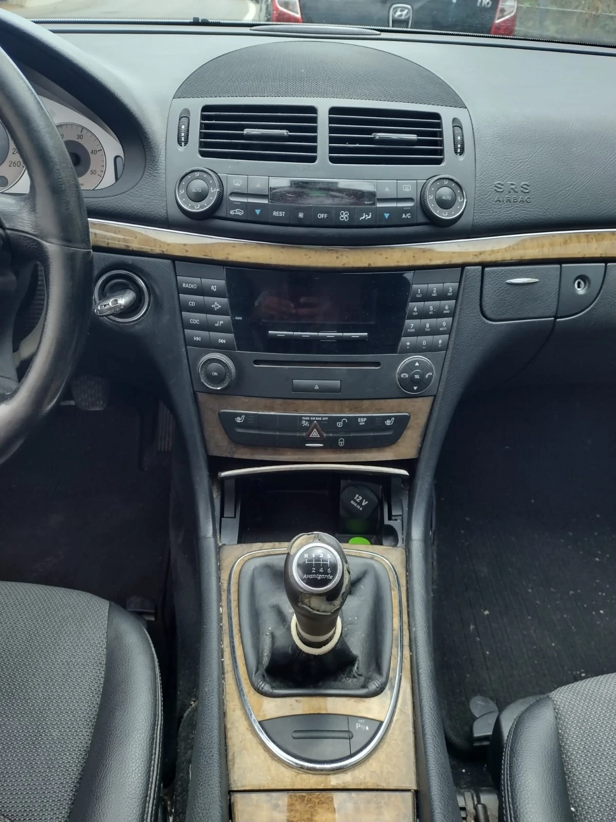 Mercedes-Benz E 220, снимка 8 - Автомобили и джипове - 55315455