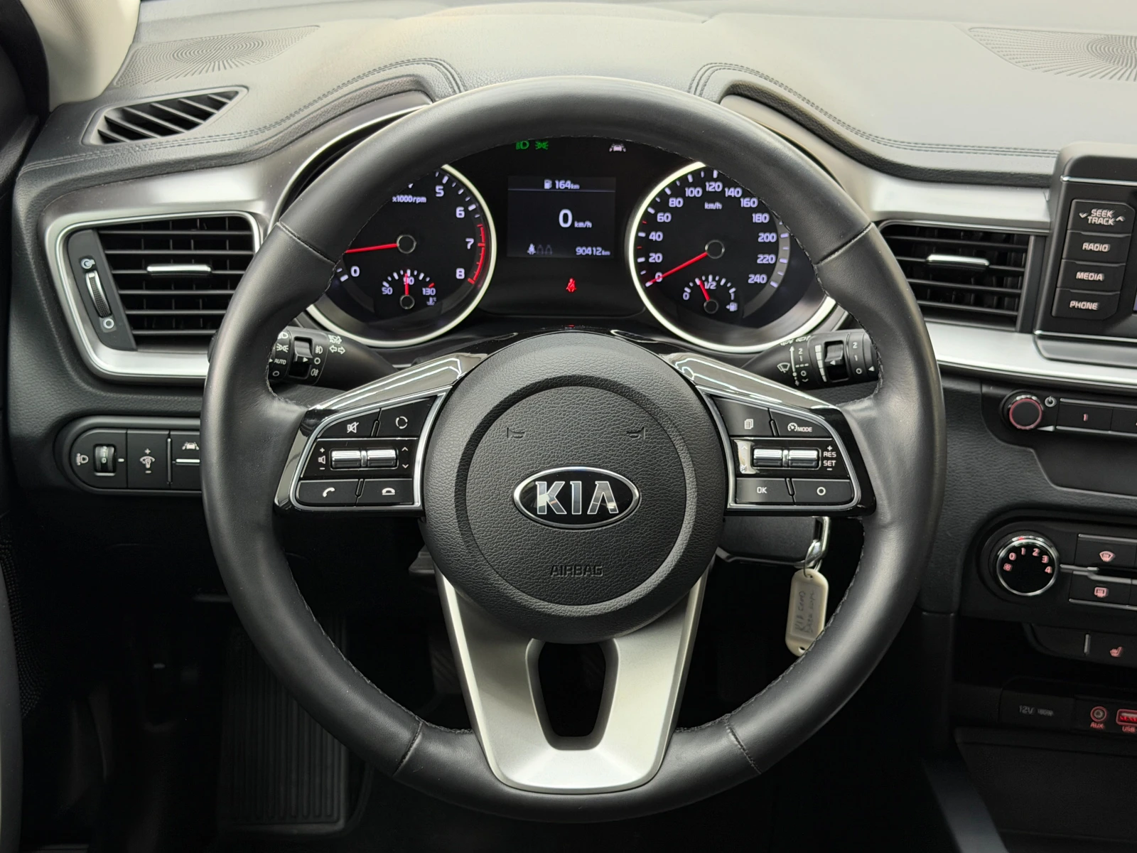 Kia Ceed 1.4i* 99к.с.* С ПЪЛНА СЕРВИЗНА ИСТОРИЯ В KIA, снимка 7 - Автомобили и джипове - 55415065