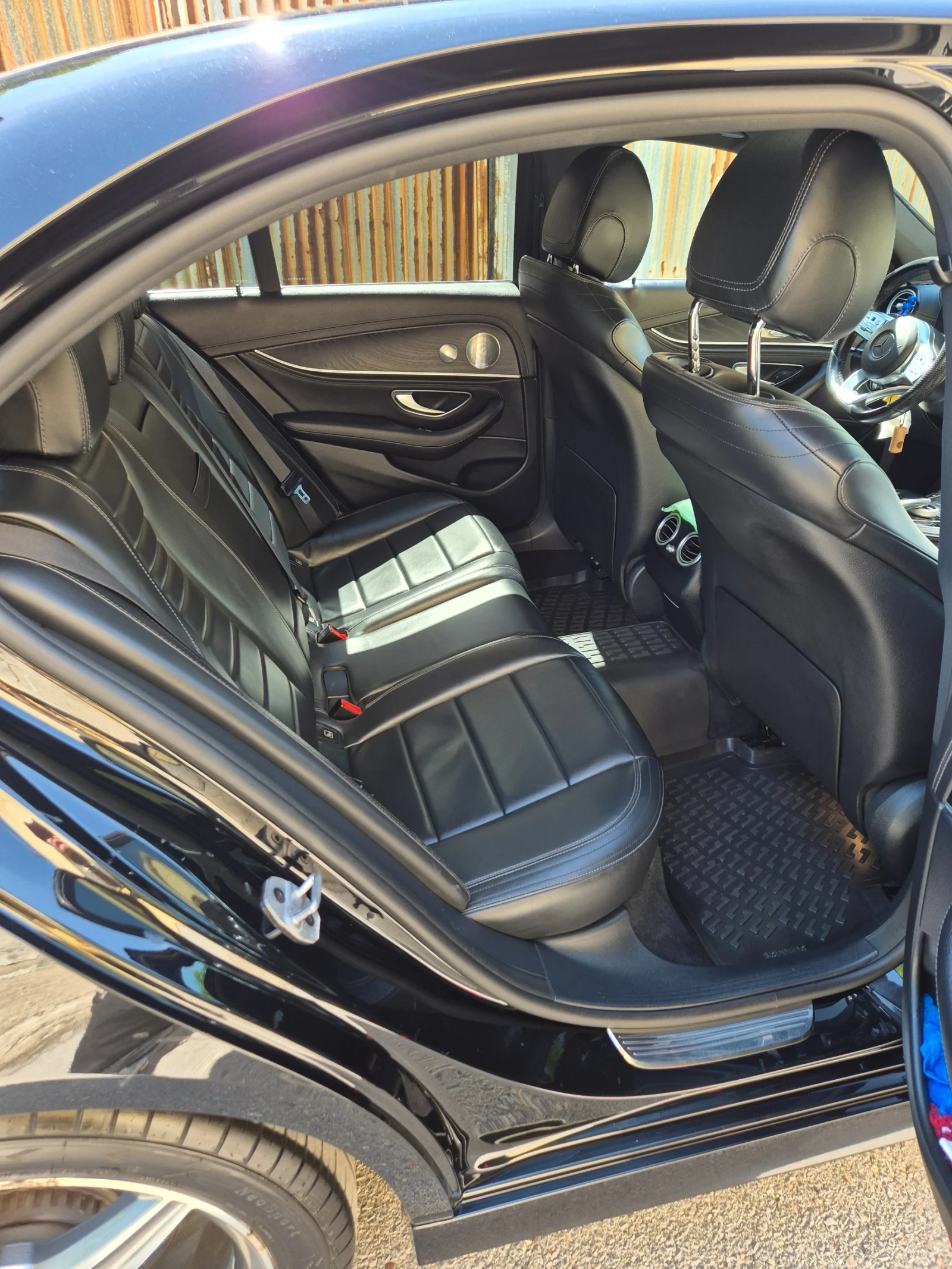 Mercedes-Benz E 220 2.2, снимка 11 - Автомобили и джипове - 55784156