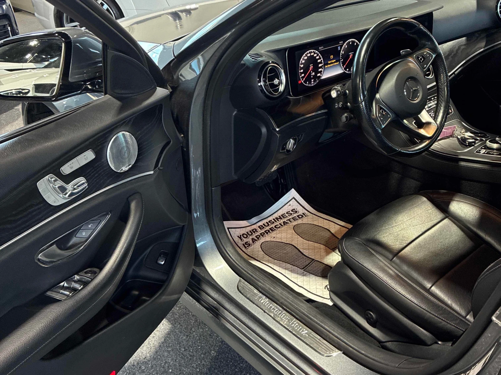 Mercedes-Benz E 400 * АВТОКРЕДИТ БЕЗ ПЪРВОНАЧАЛНА ВНОСКА* , снимка 5 - Автомобили и джипове - 56136800