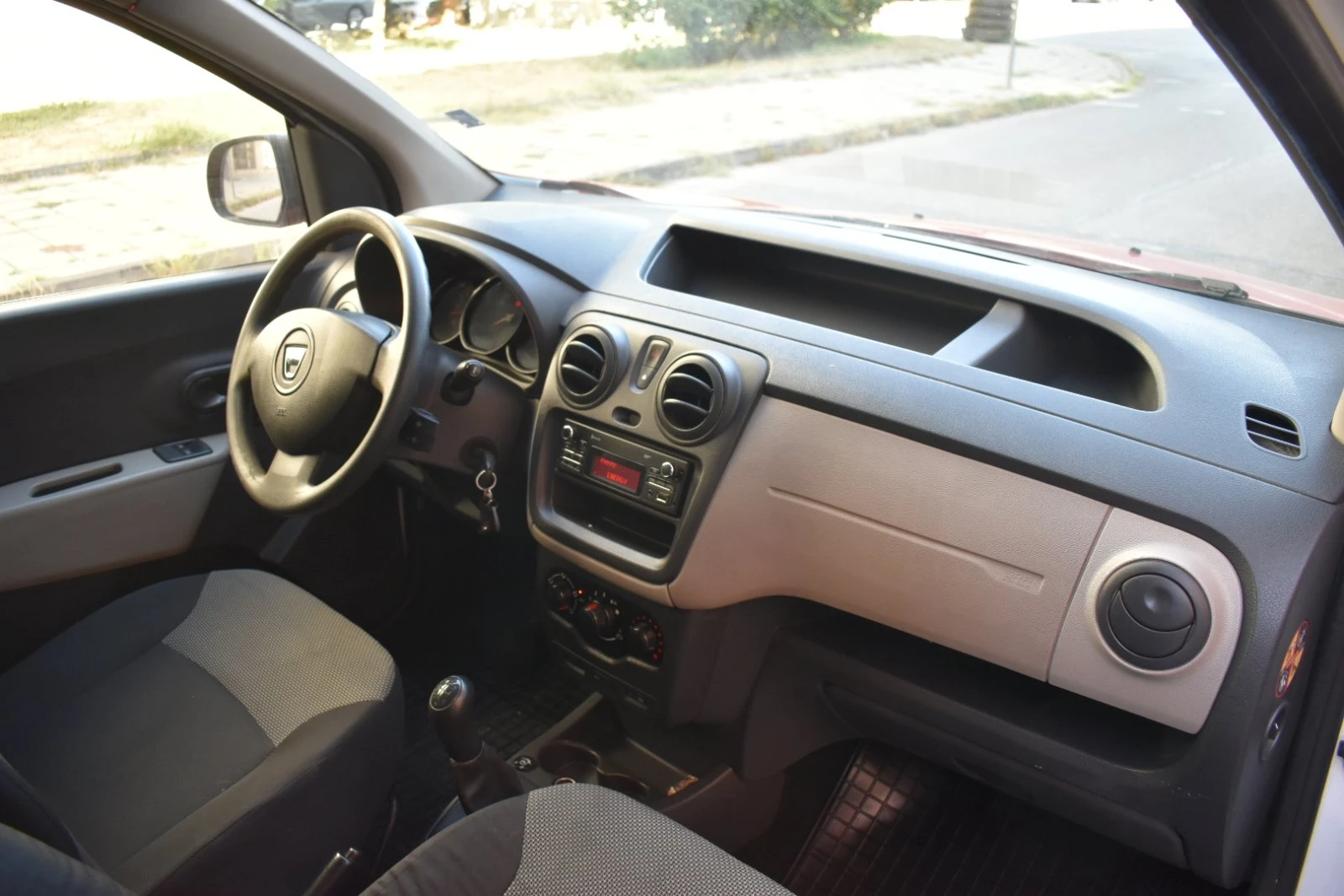 Dacia Dokker 1.6, снимка 12 - Автомобили и джипове - 56162588
