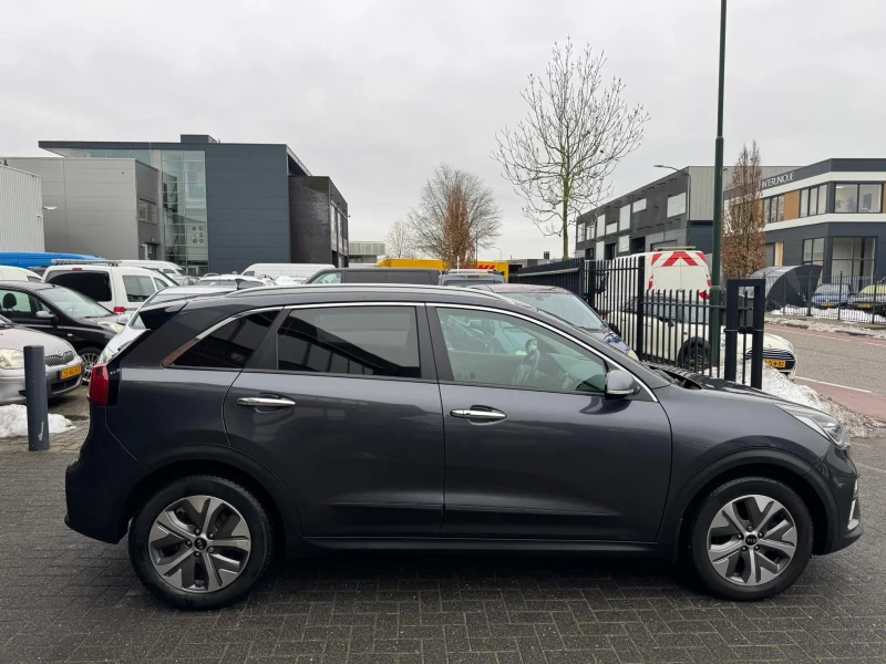 Kia Niro, снимка 17 - Автомобили и джипове - 53090736