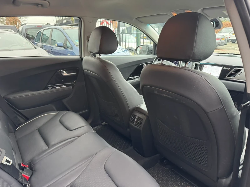 Kia Niro, снимка 12 - Автомобили и джипове - 53090736