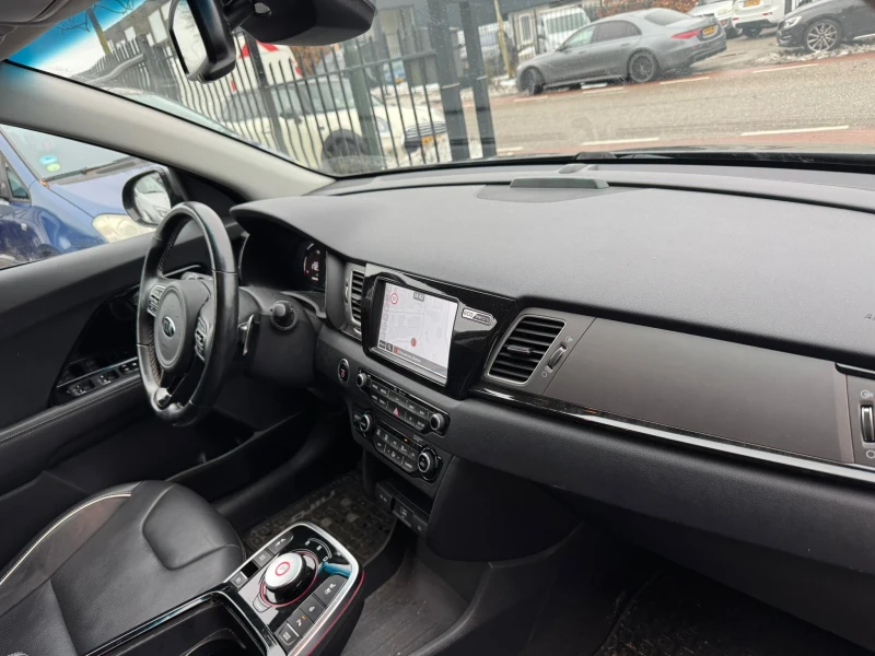 Kia Niro, снимка 10 - Автомобили и джипове - 53090736