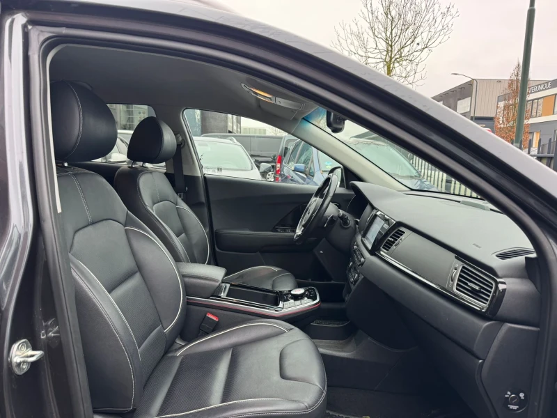 Kia Niro, снимка 16 - Автомобили и джипове - 53090736