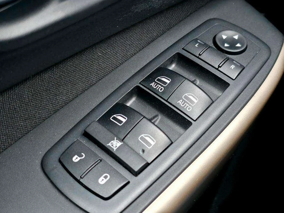 Jeep Cherokee * Latitude, Longitude, North * CARFAX * ЦЕНА ДО БГ, снимка 14 - Автомобили и джипове - 54582648