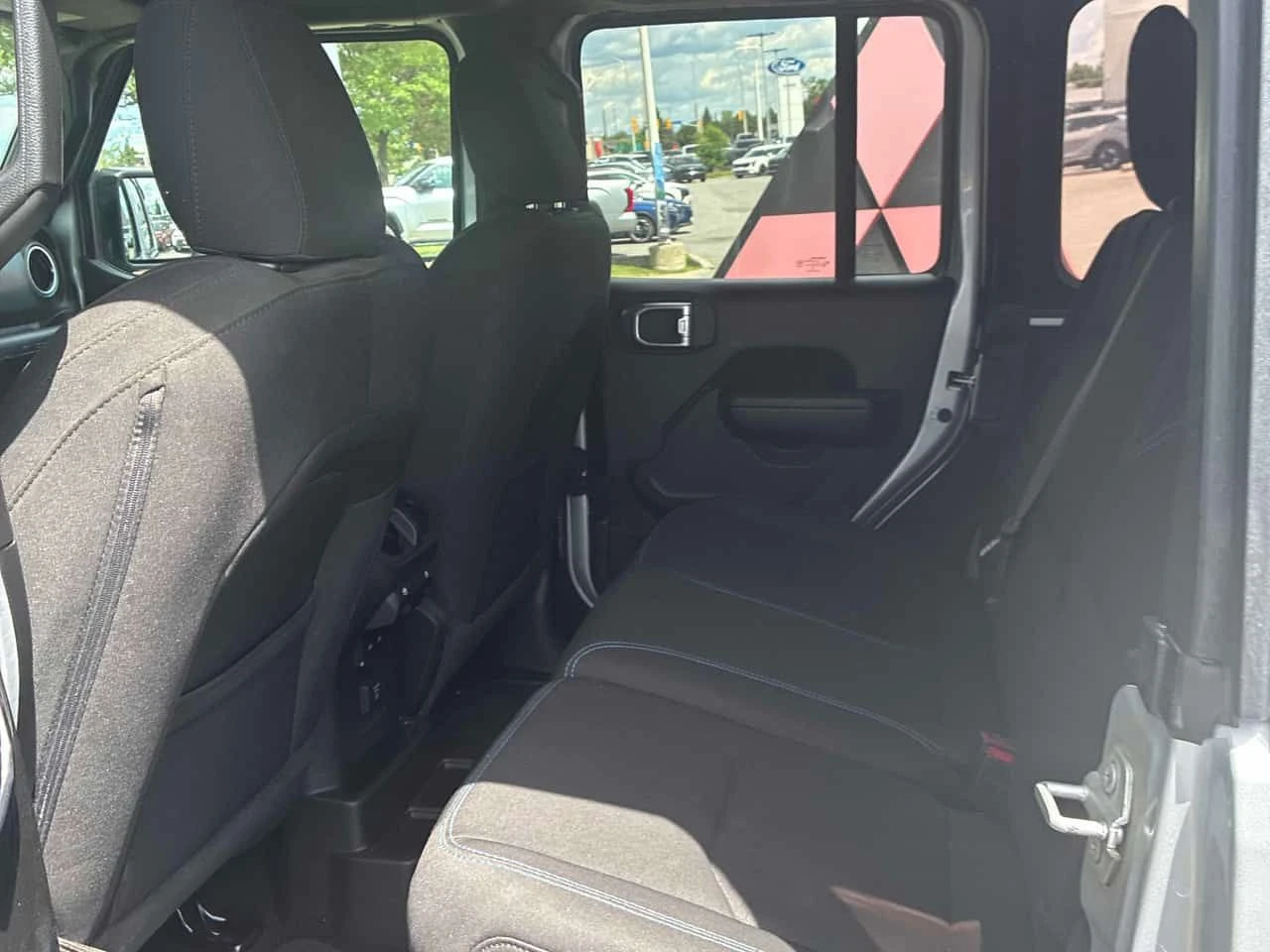 Jeep Wrangler * Rubicon * АВТОКРЕДИТ БЕЗ ПЪРВОНАЧАЛНА ВНОСКА* , снимка 11 - Автомобили и джипове - 55083728