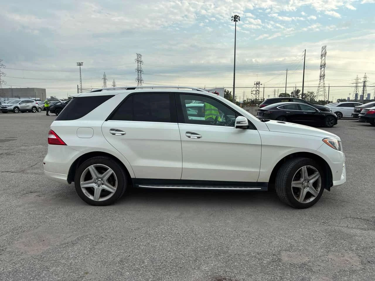 Mercedes-Benz ML 350 * BlueTEC * CARFAX * ОПЦИЯ ЗА ФИНАНСИРАНЕ * , снимка 3 - Автомобили и джипове - 55580643