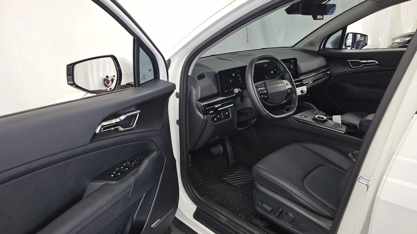 Kia Sportage 2025* LED* DIS* ОБДУХ* 2933КМ* БЯЛА ПЕРЛА* КРАЙНА , снимка 8 - Автомобили и джипове - 56061432