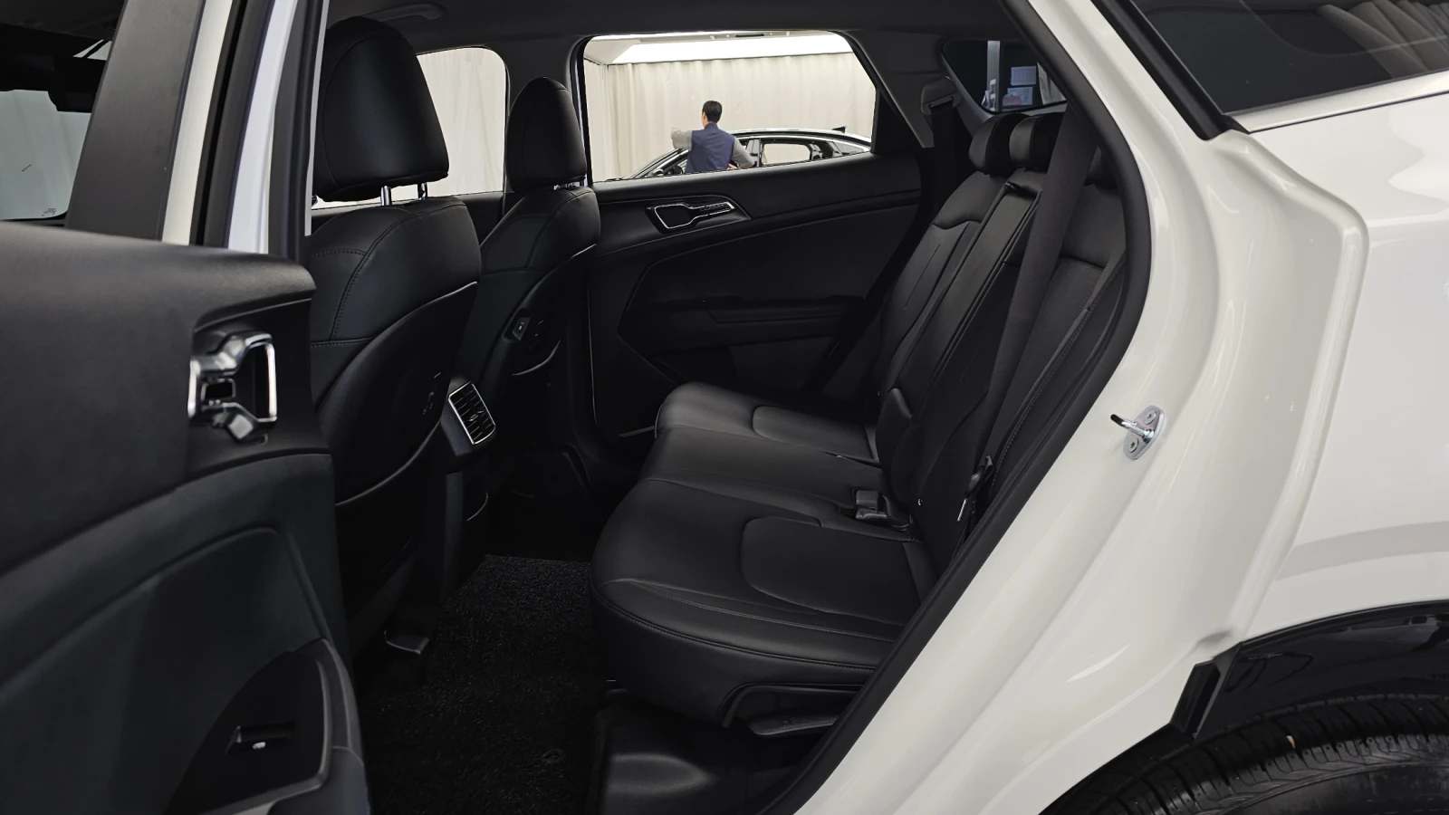 Kia Sportage 2025* LED* DIS* ОБДУХ* 2933КМ* БЯЛА ПЕРЛА* КРАЙНА , снимка 15 - Автомобили и джипове - 56061432