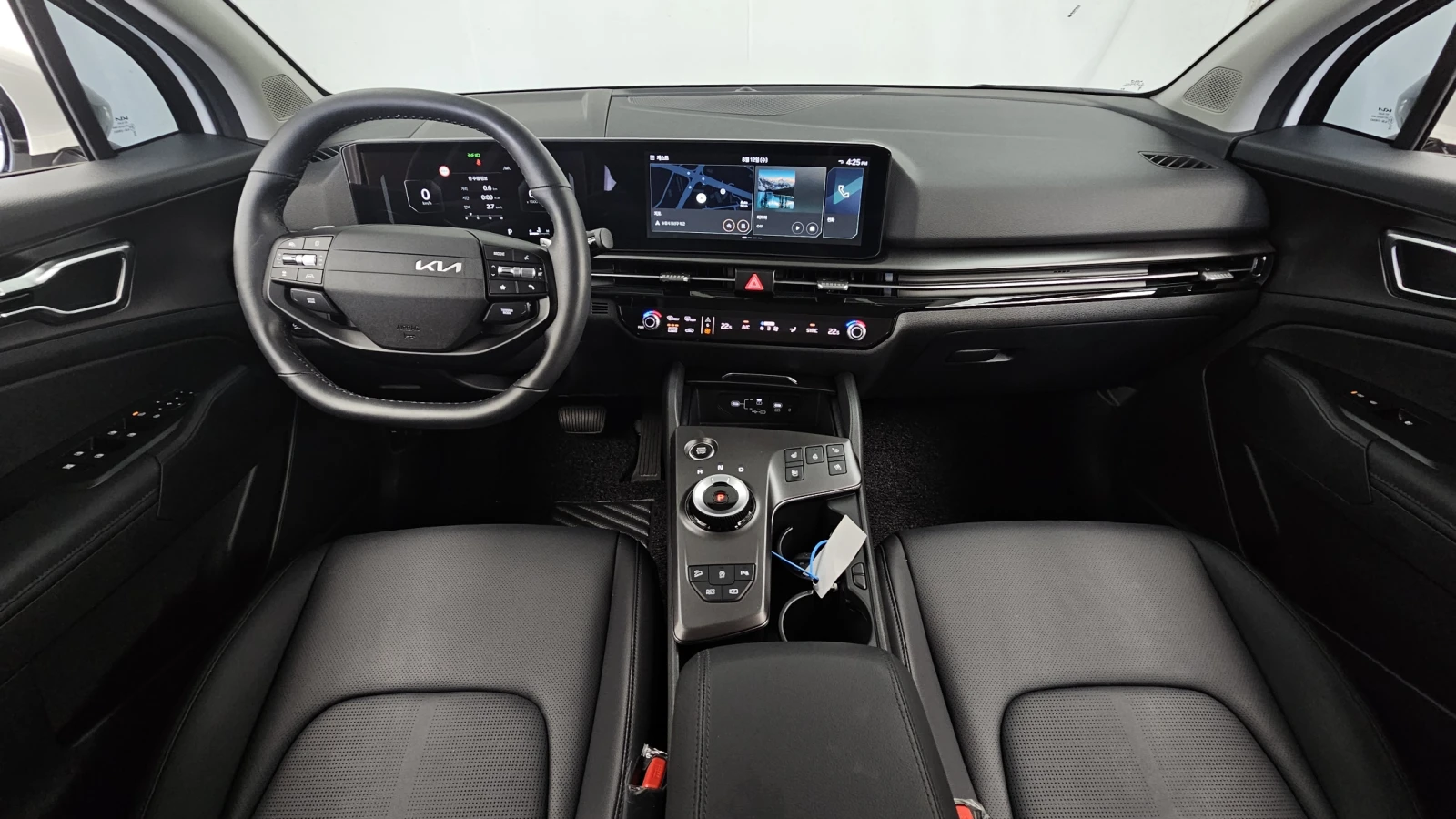 Kia Sportage 2025* LED* DIS* ОБДУХ* 2933КМ* БЯЛА ПЕРЛА* КРАЙНА , снимка 6 - Автомобили и джипове - 56061432