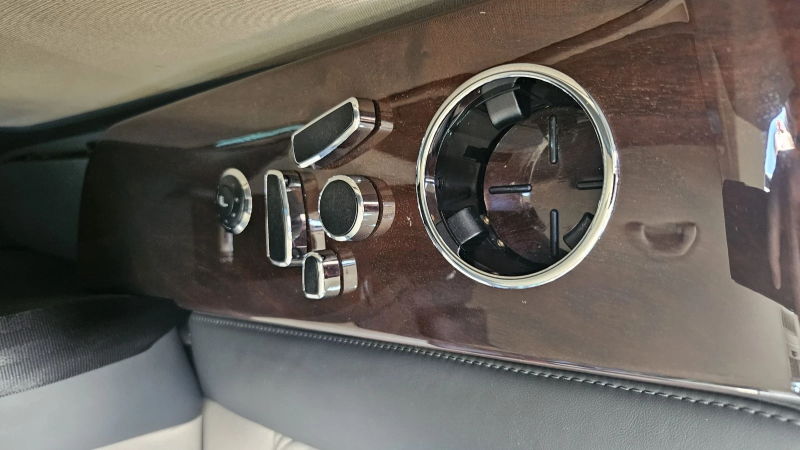 VW Multivan BUSINESS , снимка 8 - Бусове и автобуси - 54827001