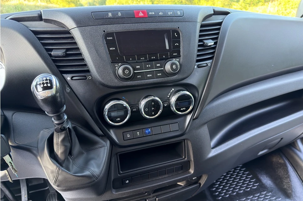 Iveco 35c18 3.0* БОРД 1000кг* 4.45м* КЛИМА* до 3.5т , снимка 12 - Бусове и автобуси - 55286730