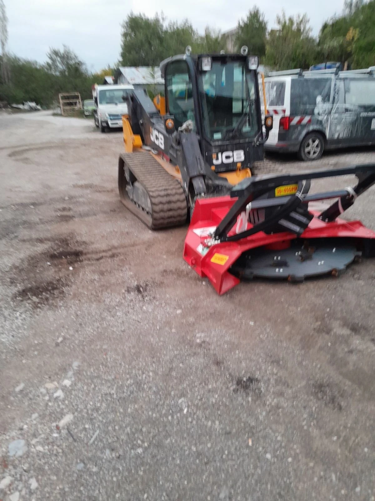 Мини челни товарачи JCB 270T - изображение 6