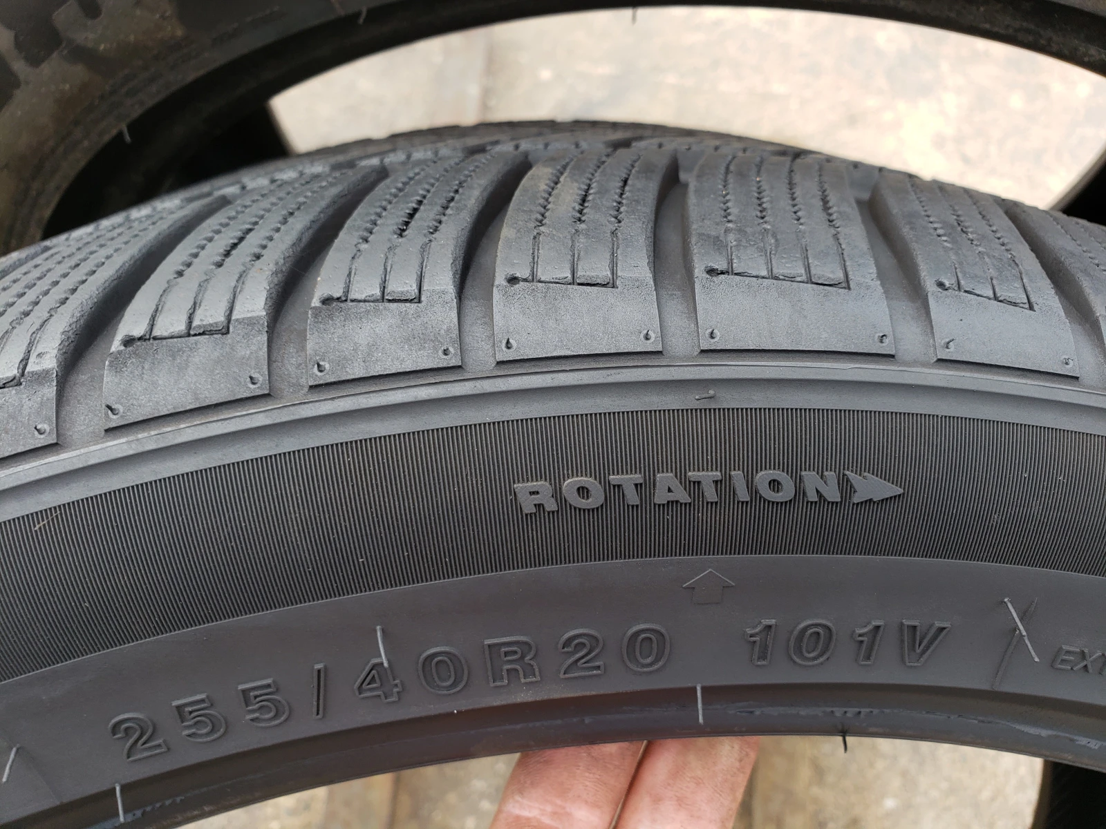 Гуми Зимни 255/40R20, снимка 6 - Гуми и джанти - 56056157