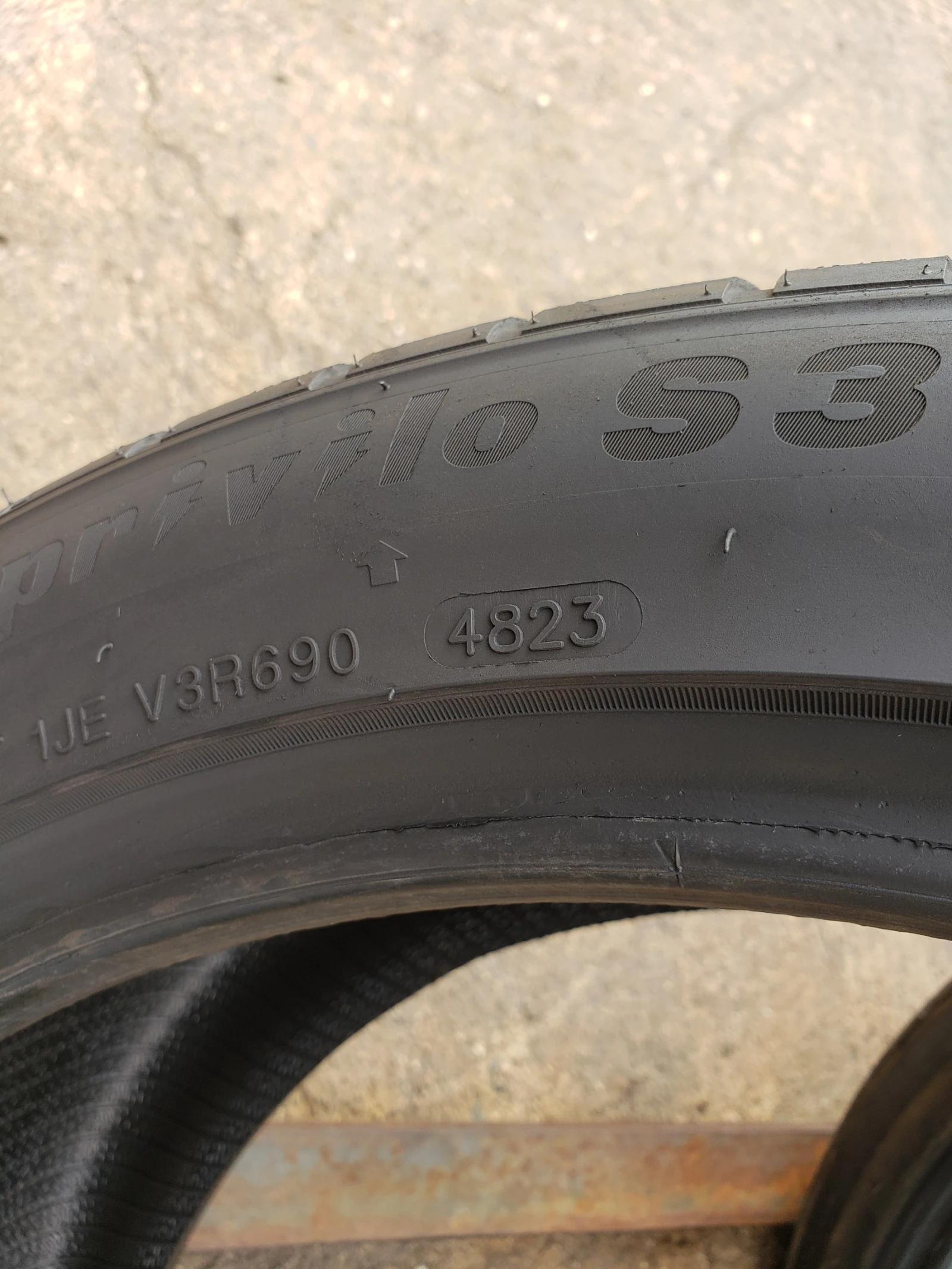 Гуми Зимни 255/40R20, снимка 7 - Гуми и джанти - 56056157