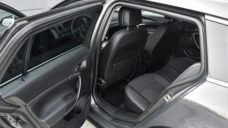 Opel Insignia Country Tourer 2.0 CDTI 4x4 Automatic, снимка 9 - Автомобили и джипове - 50688332