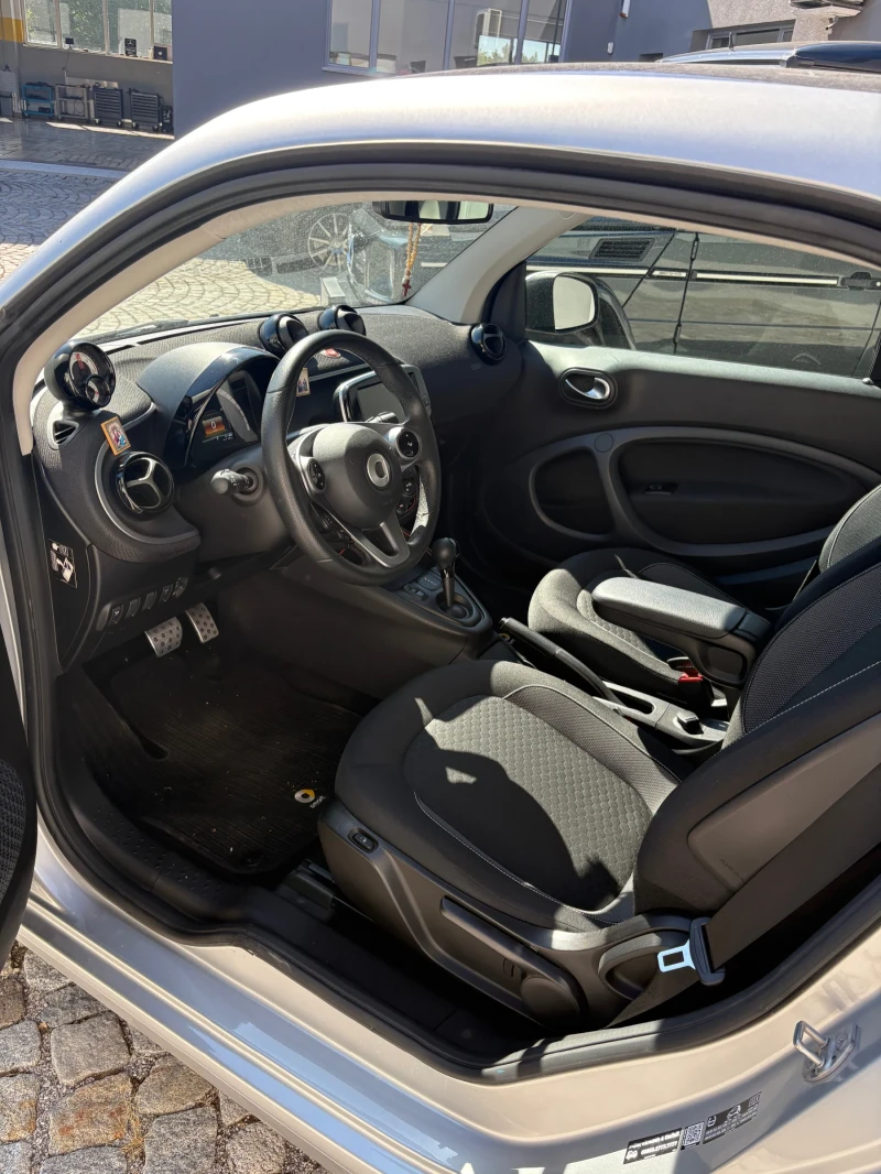 Smart Fortwo EQ, снимка 7 - Автомобили и джипове - 51786619