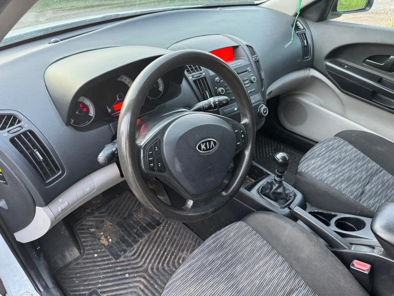 Kia Ceed 1.6CRDi, снимка 7 - Автомобили и джипове - 51898789