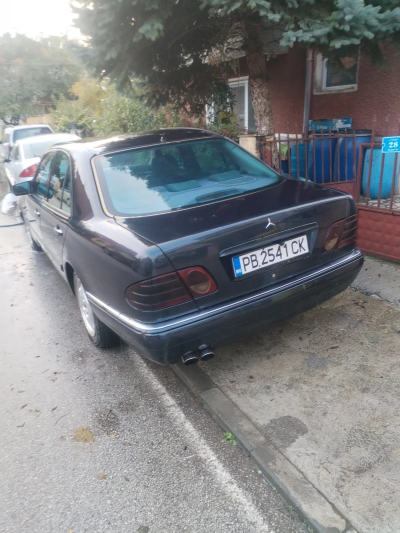 Mercedes-Benz E 250, снимка 3 - Автомобили и джипове - 52343935