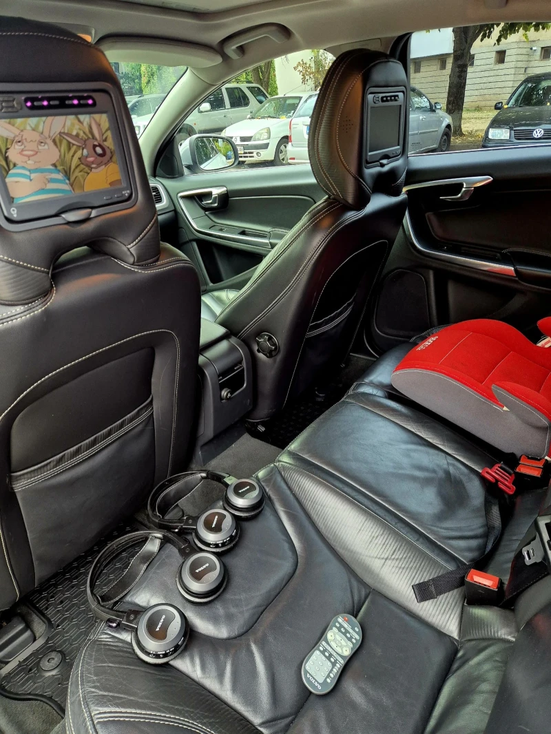 Volvo S60 1.6 DRIVe - R DESIGN, снимка 11 - Автомобили и джипове - 52555383