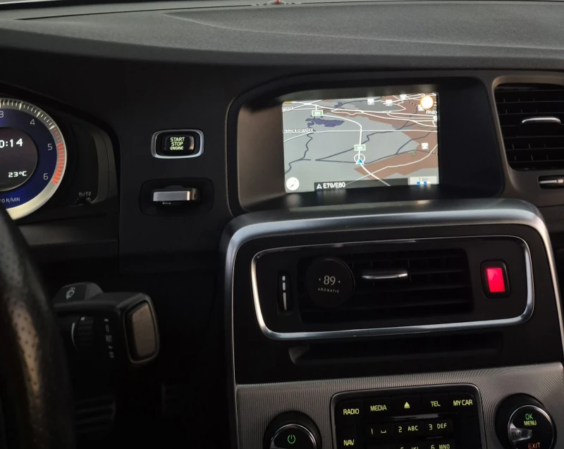 Volvo S60 1.6 DRIVe - R DESIGN, снимка 12 - Автомобили и джипове - 52555383