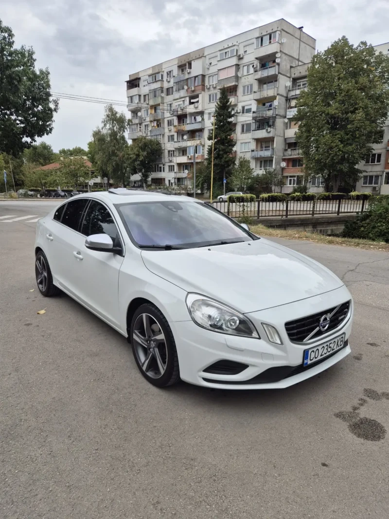 Volvo S60 1.6 DRIVe - R DESIGN, снимка 4 - Автомобили и джипове - 52555383