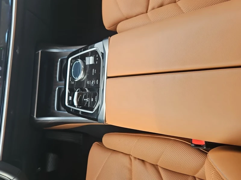 BMW 740 xDRIVE/300HP/ICONIC-GLOW/MASSAGE/BSA/MEMO/LED/967f, снимка 12 - Автомобили и джипове - 52711275