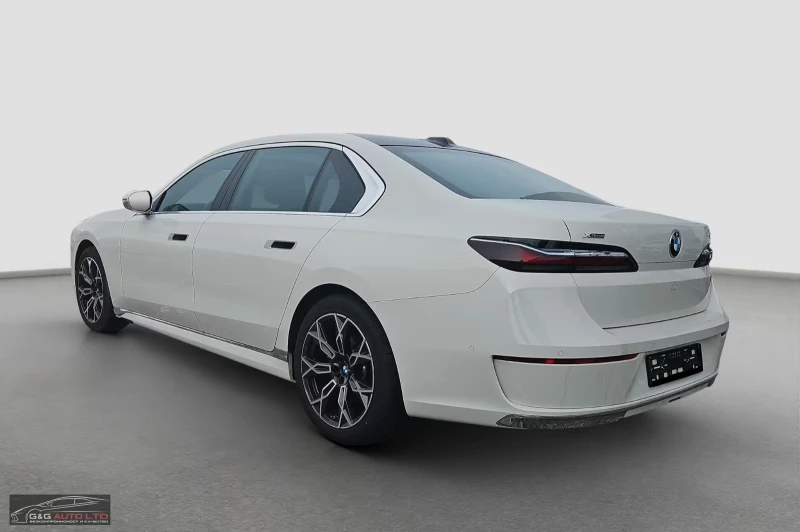 BMW 740 xDRIVE/300HP/ICONIC-GLOW/MASSAGE/BSA/MEMO/LED/967f, снимка 4 - Автомобили и джипове - 52711275