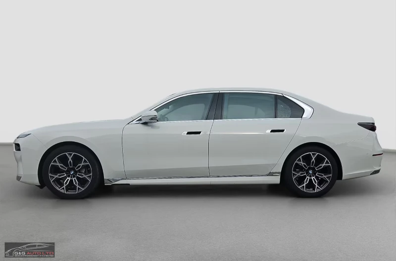 BMW 740 xDRIVE/300HP/ICONIC-GLOW/MASSAGE/BSA/MEMO/LED/967f, снимка 3 - Автомобили и джипове - 52711275