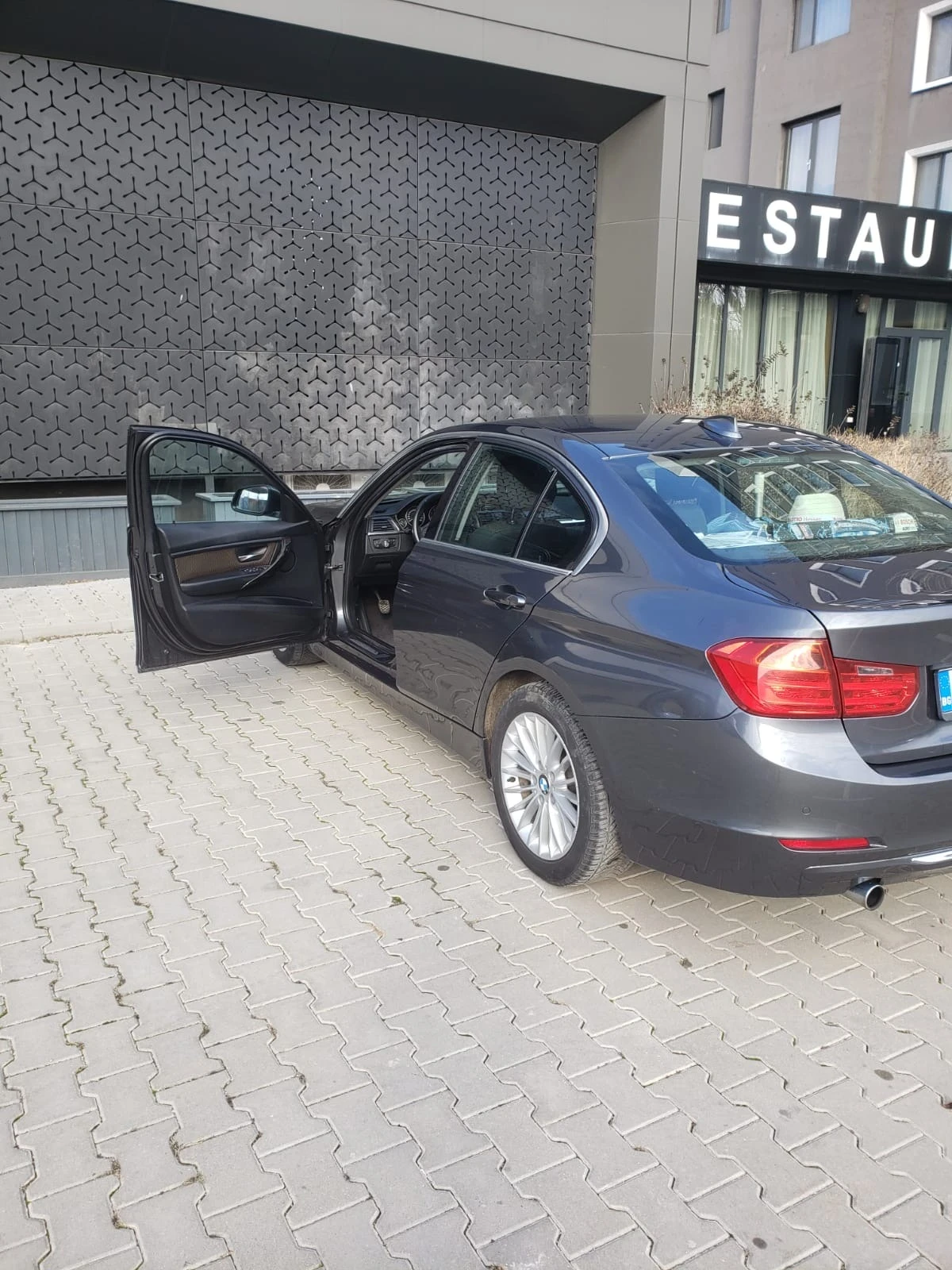BMW 320, снимка 14 - Автомобили и джипове - 53783896