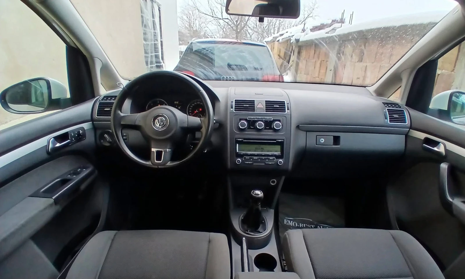 VW Touran 1.6 TDI ТОП, снимка 12 - Автомобили и джипове - 54026239