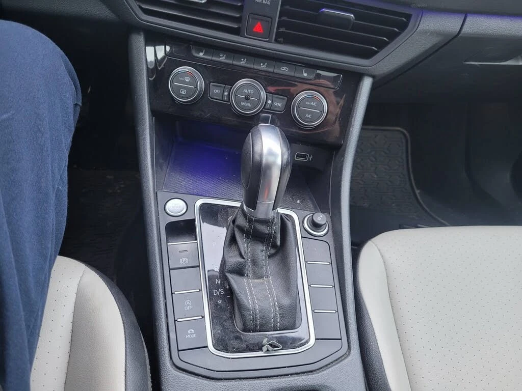 VW Jetta Highline* FWD* АвтоКредит* (ЦЕНА ДО БГ), снимка 15 - Автомобили и джипове - 54137923