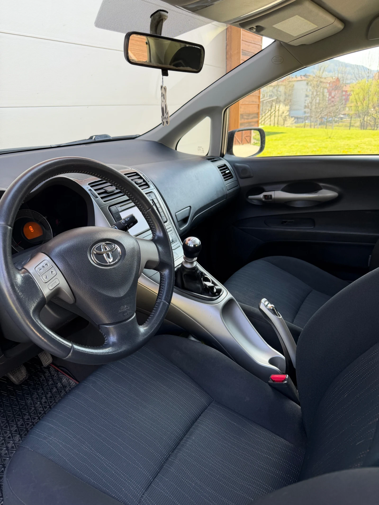Toyota Auris, снимка 7 - Автомобили и джипове - 54173657