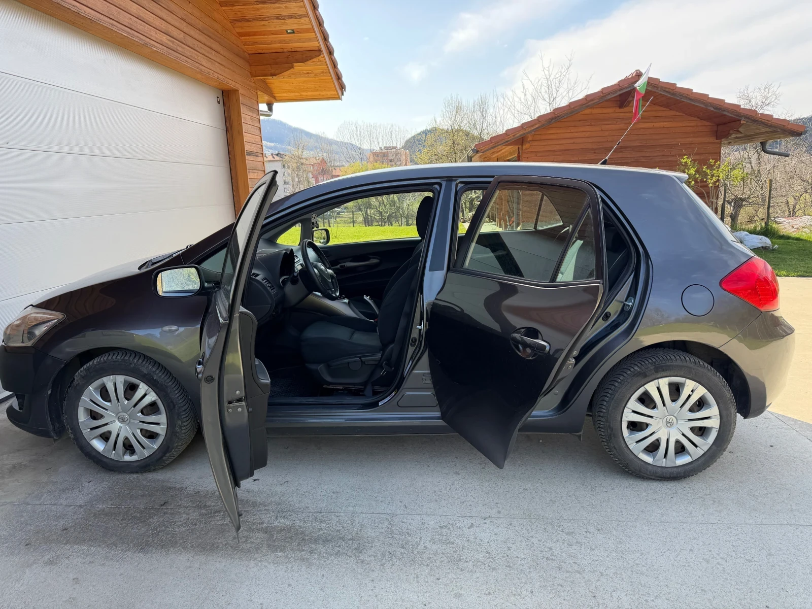 Toyota Auris, снимка 5 - Автомобили и джипове - 54173657