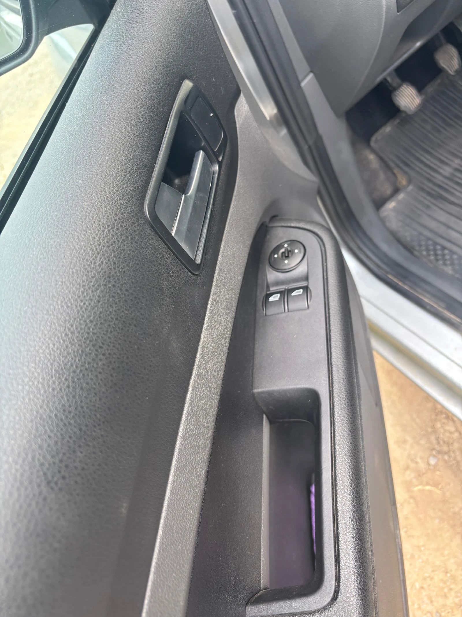Ford Focus 1.6, снимка 8 - Автомобили и джипове - 55117140